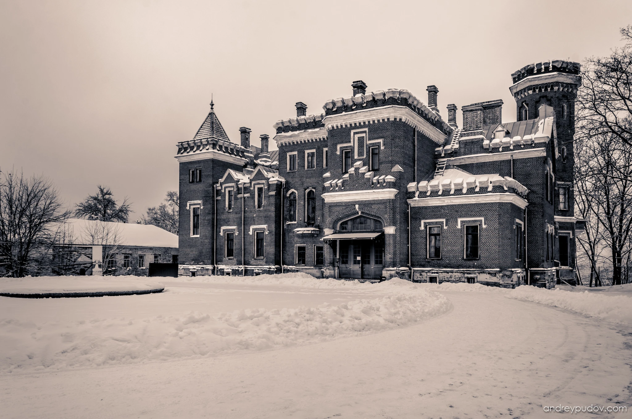 Princess Oldenburg's Palace - The palace was completed in 1887. After the marriage of Duke Peter Alexandrovich of Oldenburg, the couple's only son, to Grand Duchess Olga Alexandrovna, the young couple lived at the palace and then built their own home, Olgino, next to it.