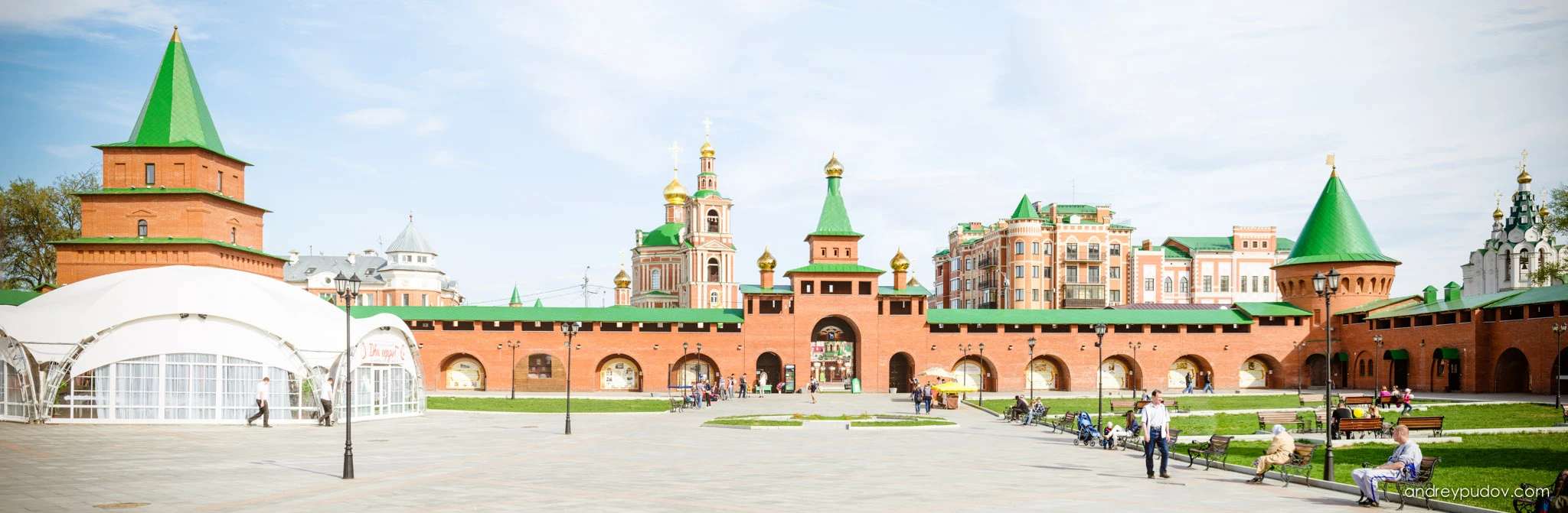 Yoshkar-Ola. Tsar's town on Kokshaga River - Tsarevokokshaisky Kremlin is a modern replica of the historical fortress, built in 1584 by the order of Tsar Feodor I.