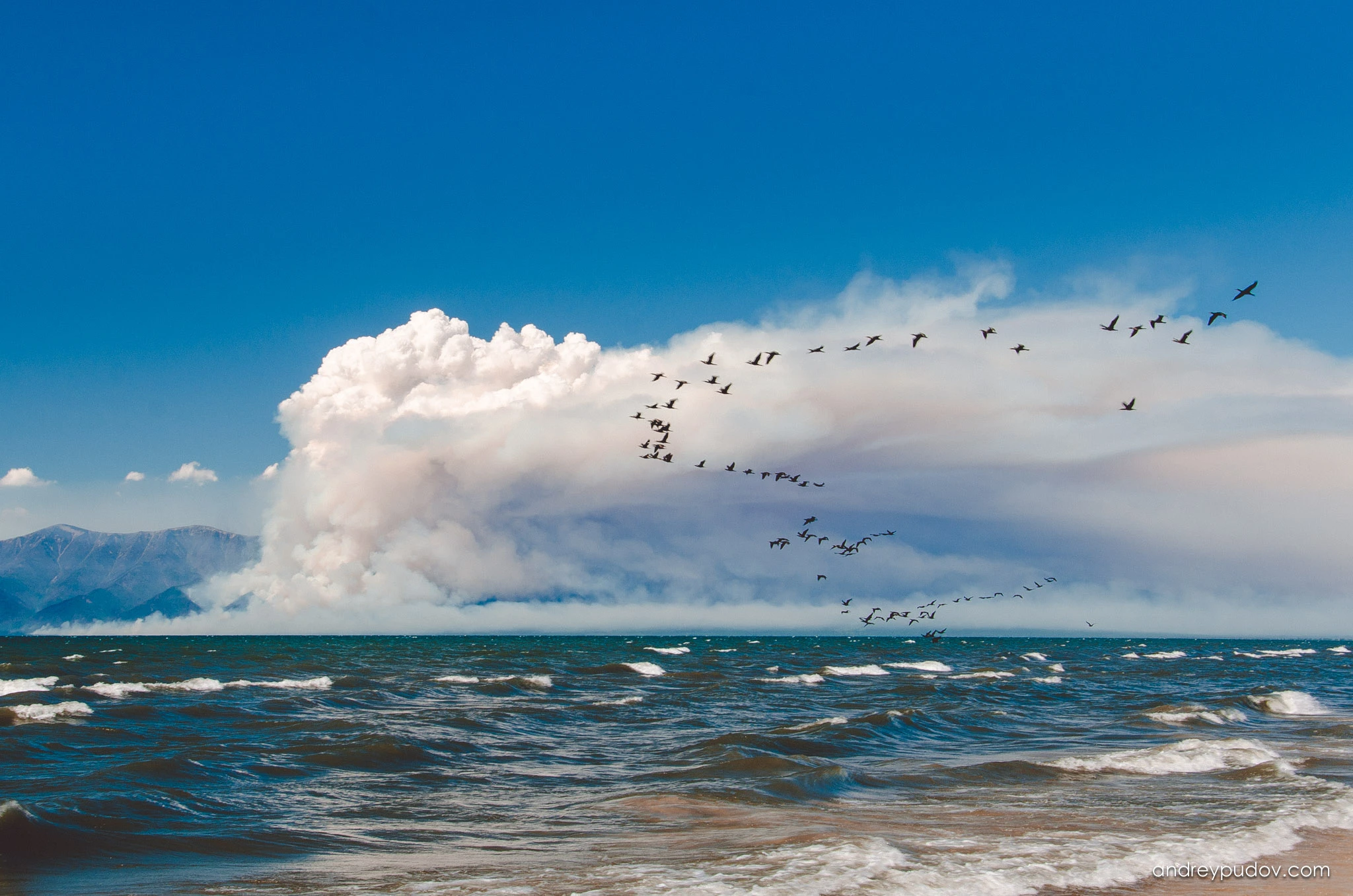 Lake Baikal - The Holy Nose Peninsula is on fire. Because of strong thunderstorms, since the end of July, violent fires have been raging in the mountains in the Baikal nature reserves. About 25,000 hectares of forest were affected by the fire.